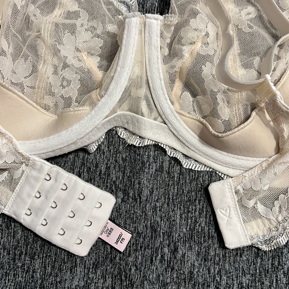 Victoria Secret Bra - Picture 5 of 7